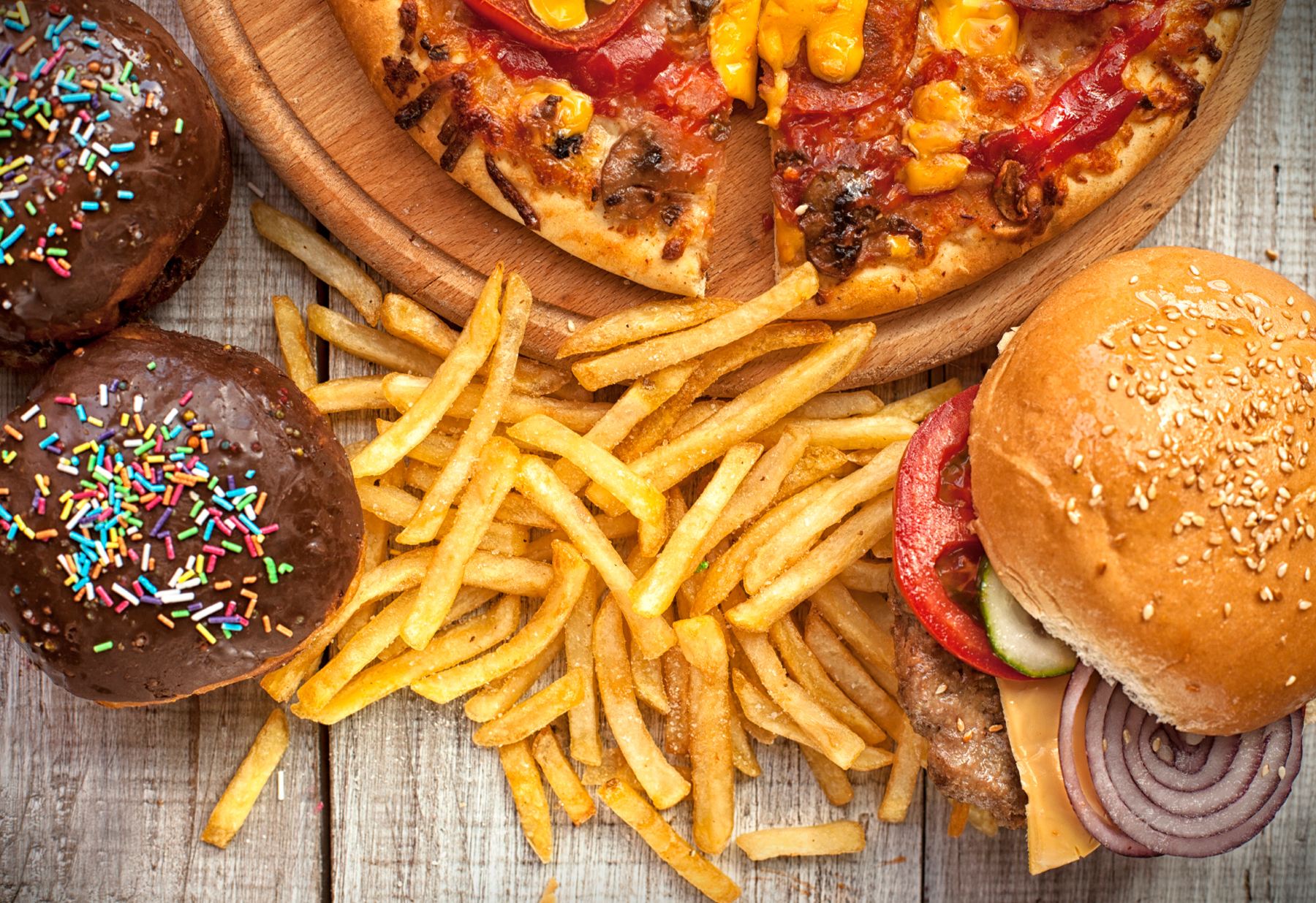英国研究显示：吃汉堡包、薯条等垃圾食品或引发抑郁。