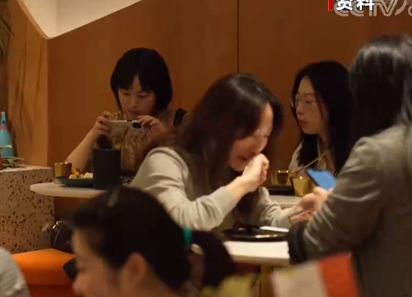 武汉“白领食堂”正式开张 写字楼员工告别吃饭难、贵等问题