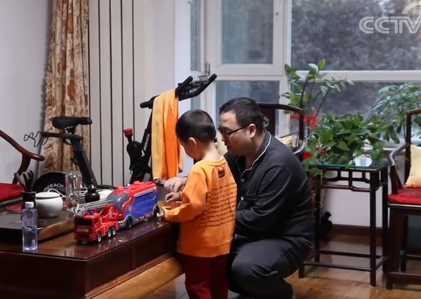 网传杭州90后父母给孩子取名“冰墩墩” 网友评价“太不负责任”
