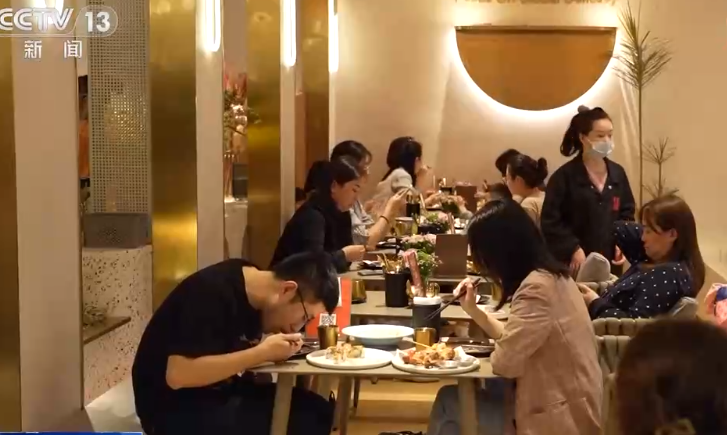 上海餐厅中餐日作被指“价格虚高”上热搜 “价高菜少”不应该成营销特点